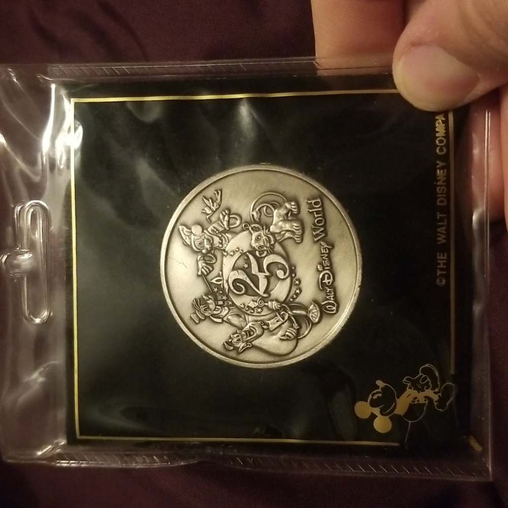 Walt Disney World 25th Anniversary Silver Coin- Very Good Condition!!!